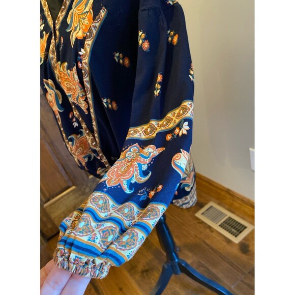 Gigio Faux Wrap Blouse Size Small Navy w/ Flowers longer Back Boho Peasant Look - Picture 4 of 11